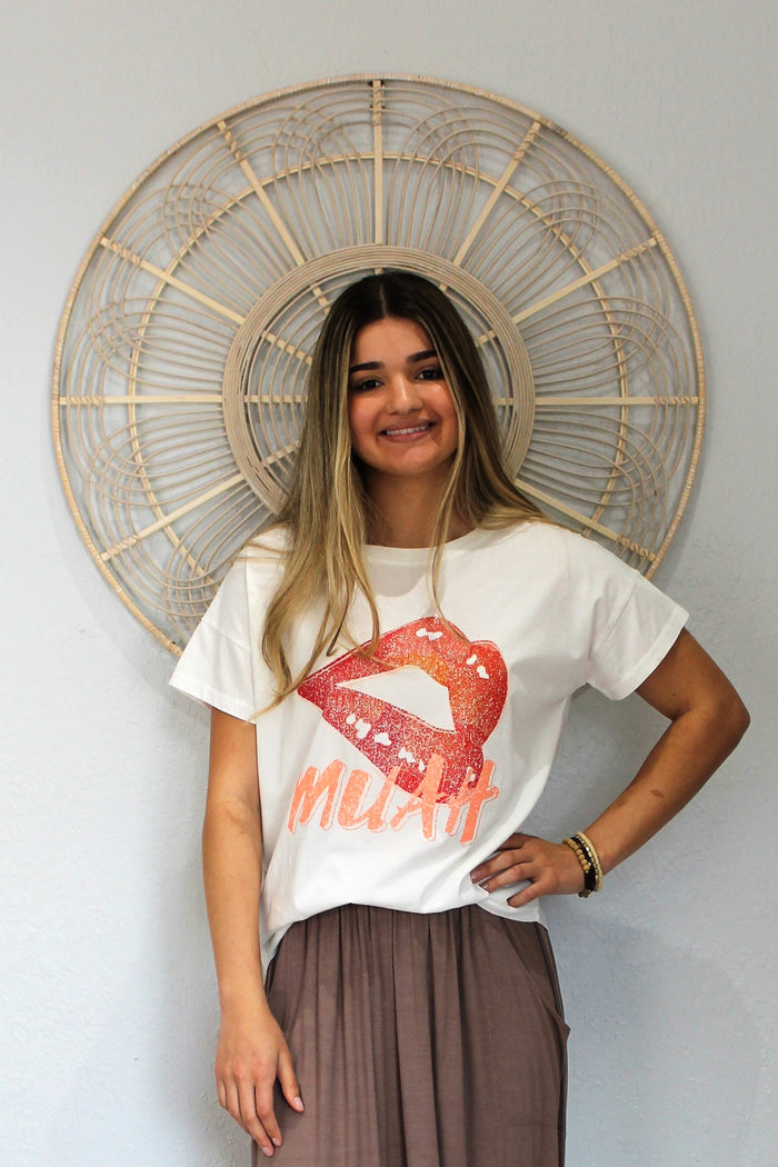 Muah Lips Vintage Graphic Tee